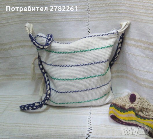 Малка чанта комбинация между ръчна бродерия и плетиво, снимка 2 - Чанти - 30922121