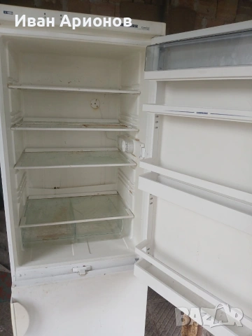 Продавам комбиниран хладилник Либхер