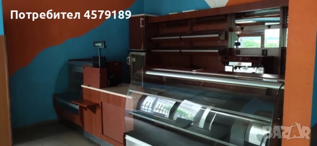 Оборудване на магазин за хлебни изделия с неутрална и хладилна витрина.