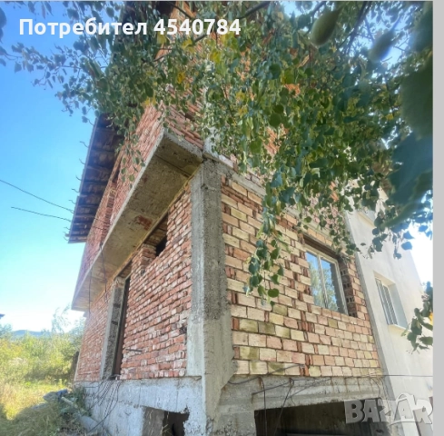 Масивна къща в идеален център на с. Говедарци, снимка 2 - Къщи - 52142363