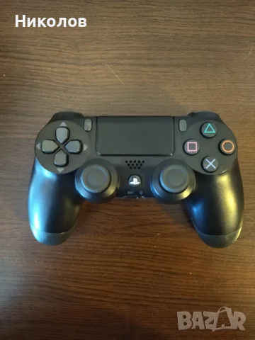 Продавам джойстик за Playstation 4 (PS4)