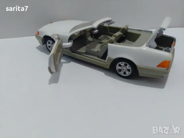 Модел метална количка Мерцедес Бенц /Mercedes-Benz 500 SL (R129) Convertible в мащаб 1:24 , снимка 4 - Колекции - 56228238