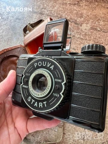 Фотоапарат стар в кожен калъф 