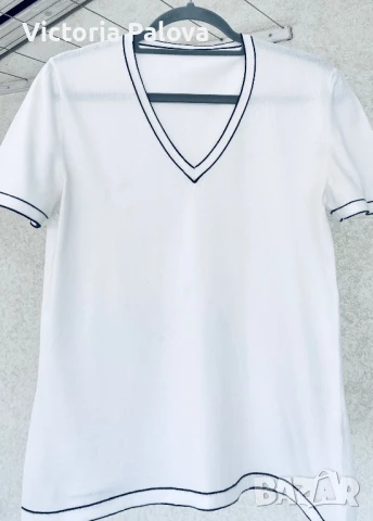 Блуза-тениска / топ с V деколте