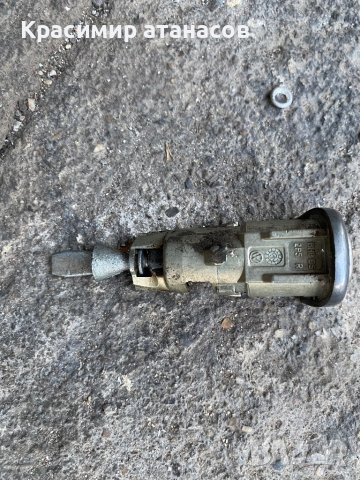 Патрон за предна лява врата За vw голф плюс.5M0837168A, снимка 2 - Части - 42141021