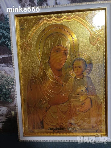 Картина в дървена рамка.