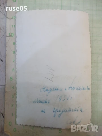Снимка стара на целувка от Николайчо към Надето - 1958 г., снимка 2 - Колекции - 51196514