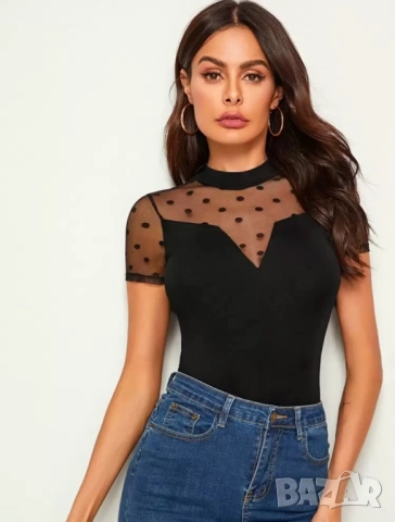Черна блузка с къс ръкав и тюлено деколте