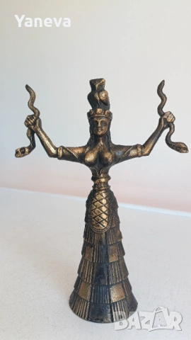 Бронзова статуетка на Минойска богиня със змиите , свързана с плодородието и природата. , снимка 5 - Статуетки - 54139256