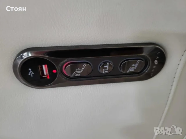 Бял кожен диван двойка La-z-boy с електрически релакс механизъм, снимка 4 - Дивани и мека мебел - 50837968