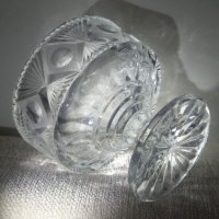 Бонбониера кристална, снимка 3 - Прибори за хранене, готвене и сервиране - 39830937