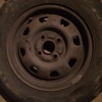 Продавам летни гуми на джанти 13" (R13), снимка 1 - Гуми и джанти - 36842170