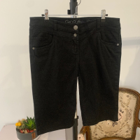 Черни дънки до коляното в размер М, снимка 10 - Къси панталони и бермуди - 44779474