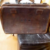 Стар куфар с инициали принадлежал на известният канадски актьор и художник James Edward Harvey.(1873, снимка 1 - Антикварни и старинни предмети - 35656394