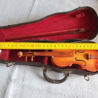Малка сувенирна цигулка - точно копие на оригинала., снимка 6 - Струнни инструменти - 42389315