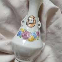 Малка вазичка-корейски порцелан, снимка 2 - Други ценни предмети - 44402834