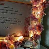 Декорирана рамка с цветя и осветление, снимка 10 - Подаръци за сватба - 37789220
