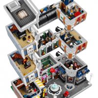 Употребявано Lego Creator Expert - Градски площад (10255) , снимка 8 - Конструктори - 40137982