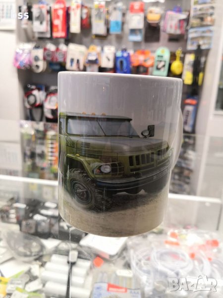 Бяла порцеланова чаша с изображение на легендарния ЗИЛ 131 / ZIL 131, снимка 1