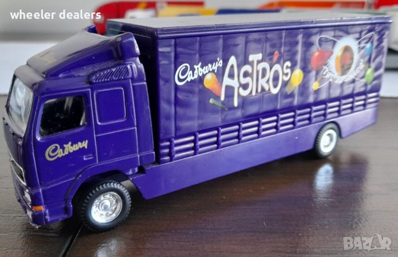 Метална количка- Corgi Камион Volvo фургон син 1/64, снимка 1