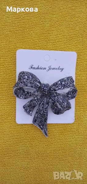 Брошка с кристали, снимка 1
