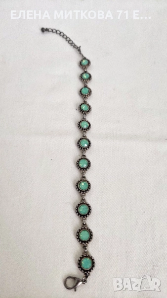 Красива гривна от сребрист метал и камъни, снимка 1