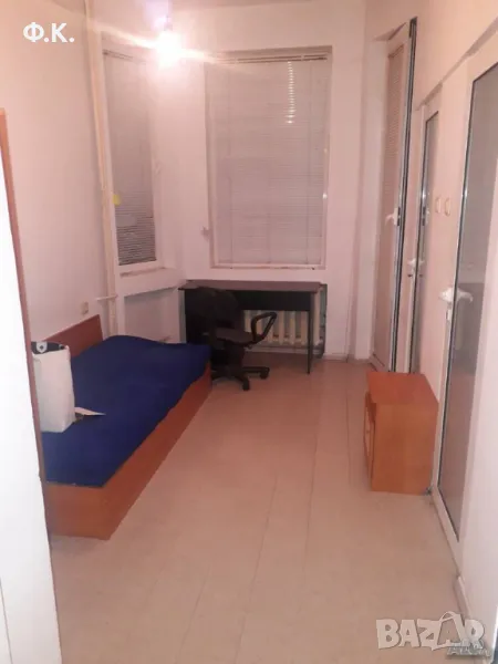 Отдавам под наем обзаведена самостоятелна стая в идеален център, снимка 1