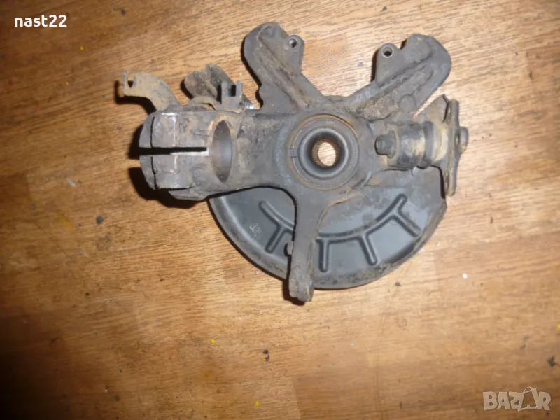 Преден ляв шенкел главина Фолскваген Поло 1,4 тди, снимка 1