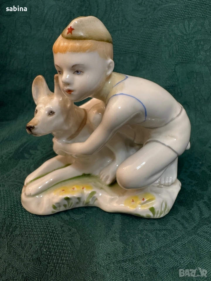 Статуетка „Млад граничар с куче“. ЛФЗ „Ломоносов“, СССР, 1950-1960 г., снимка 1