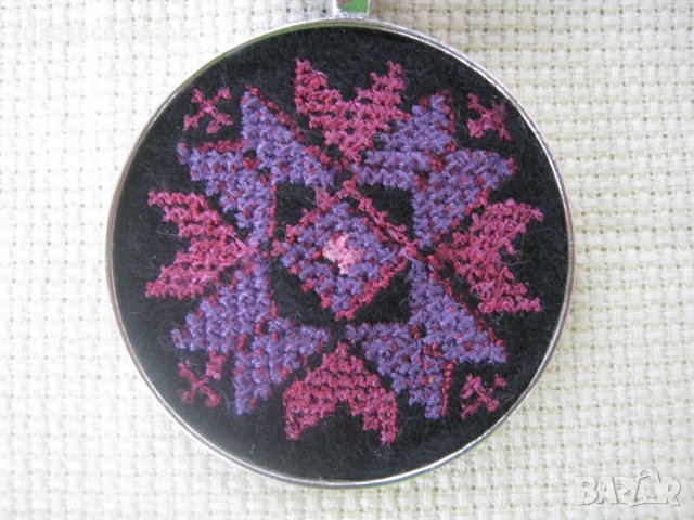 Бродирани бижута с шевици 2, снимка 13 - Колиета, медальони, синджири - 29697661