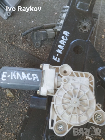 Моторче , задeн вратa , дясна, MERCEDES-BENZ E (W211) A 211 820 24 42, снимка 2 - Части - 51660608