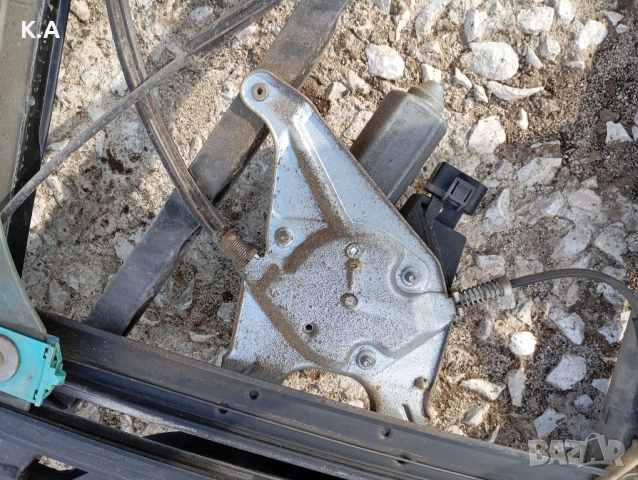 Преден ляв стъклоповдигач Audi A3 8l 2/3 врати, снимка 2 - Части - 52080896