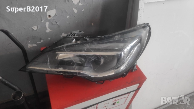 Продавам - оригинален ляв фар за Опел Астра К със счупено стъкло