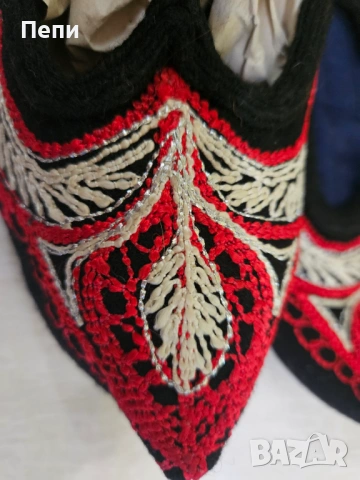 Везани родопски терлици, снимка 3 - Антикварни и старинни предмети - 53241423