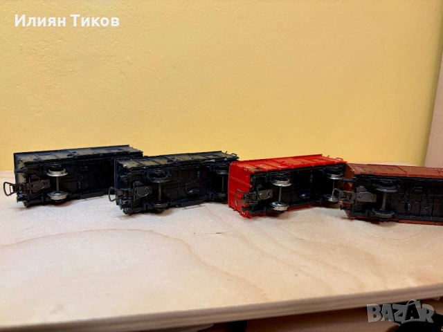 4 двуосни покрити товарни вагона Piko 1:87 HO влак, влакче, снимка 4 - Влакчета, самолети, хеликоптери - 53929054
