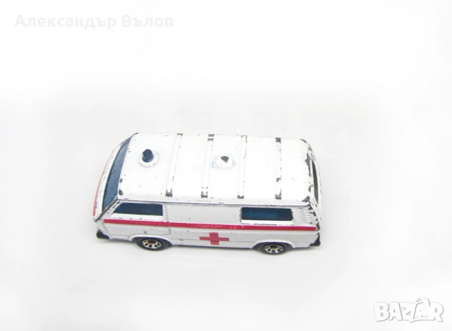 Метална количка Matchbox Volkswagen Transporter 1:62 Линейка, снимка 10 - Колекции - 53059445