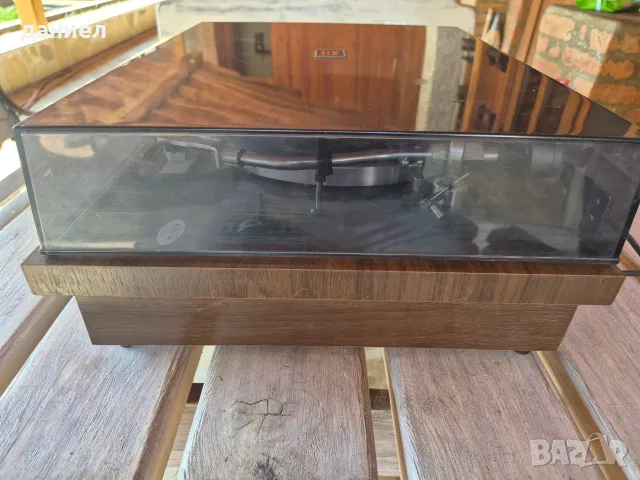 Страхотен полуавтоматичен грамофон JVC VL-5 с ремъчно задвижване и с отличен външен вид, снимка 3 - Грамофони - 55784209