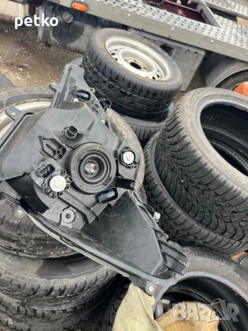 Продавам десен фар за Мицубиши спейсстар 2020, снимка 3 - Аксесоари и консумативи - 52864563