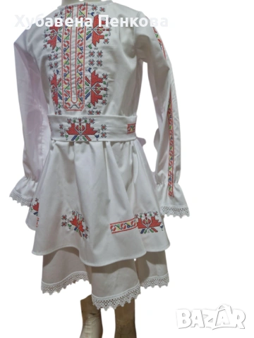 Детска рокля с машинна бродерия подходяща за народна носия