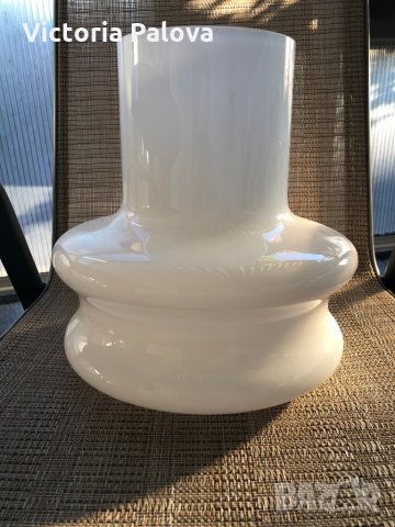 Красива бяла ваза,стъкло., снимка 3 - Вази - 30478309