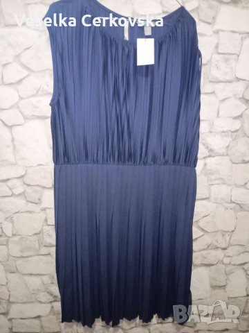 Дамска рокля за по-едра дама.