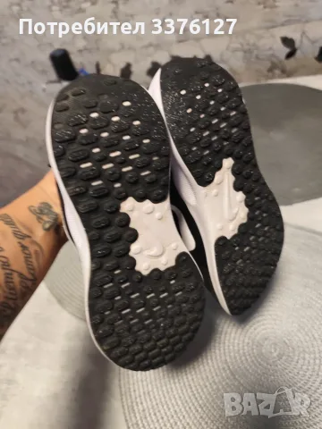 Детски маратонки Nike, снимка 4 - Детски маратонки - 56060844