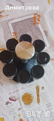 Стойка с бурканчета за подправки, снимка 3 - Прибори за хранене, готвене и сервиране - 53139864