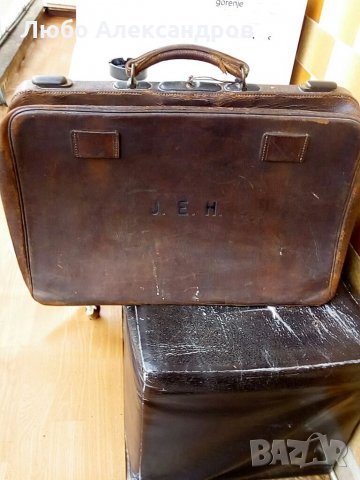 Стар куфар с инициали принадлежал на известният канадски актьор и художник James Edward Harvey.(1873