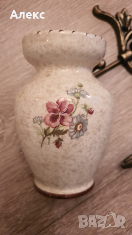 Стара керамична ваза, ръчно изработена, маркирана., снимка 3 - Сервизи - 36489315