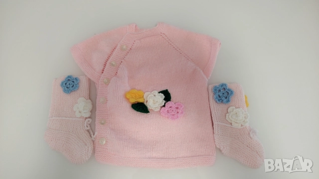 Нови пуловерче с терлички/+6 месеца
