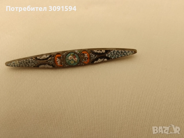Автентична старинна брошка, която е ръчно изработена от цветно Венецианско стъкло - Венецианска моза