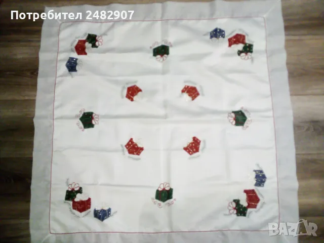 Луксозна малка Коледна покривка , снимка 3 - Покривки за маси - 48248453