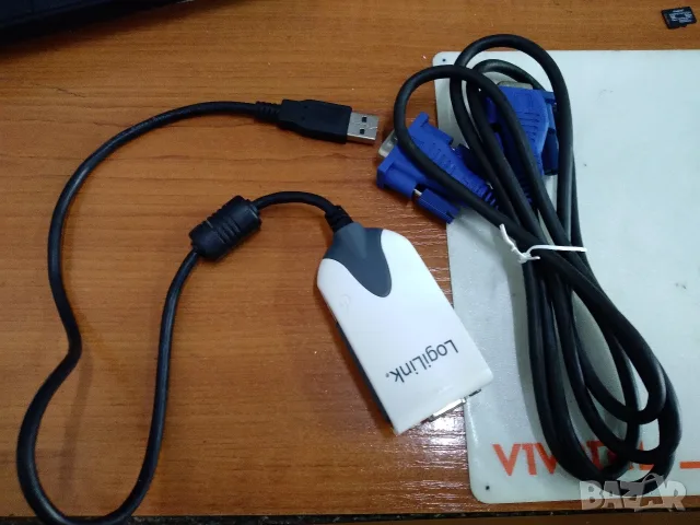 USB към VGA адаптер за монитор.