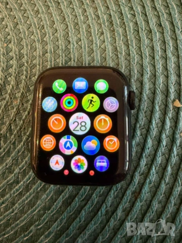 Apple Watch SE 2022,44mm, снимка 11 - Смарт часовници - 54014839